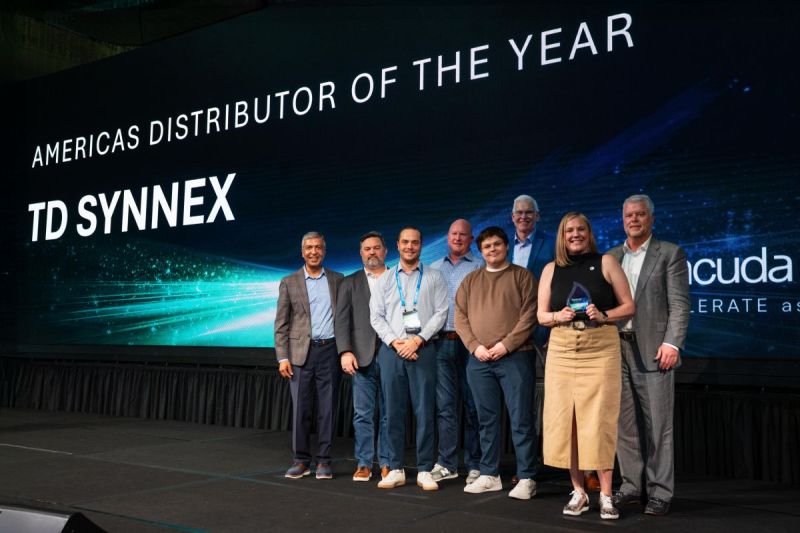 The TD SYNNEX North America team receives Barracuda's Americas Distributor of the Year for 2026 award.