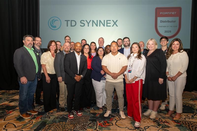 TD SYNNEX North America team receives Fortinet’s U.S. Distributor of the Year for 2025 award (1/2).