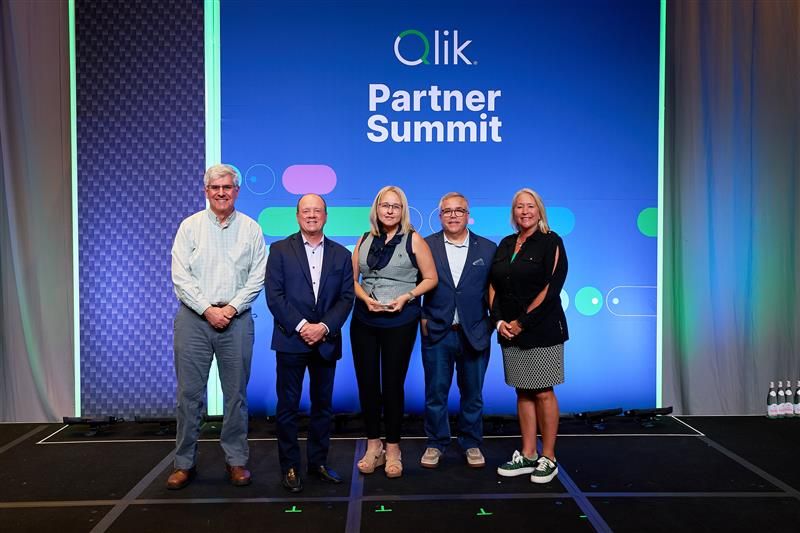 TD SYNNEX accepts Qlik's Global Distributor of the Year award at the 2025 Qlik Partner Awards event.