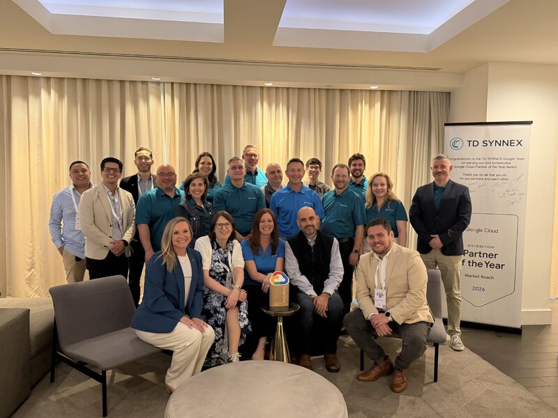 TD SYNNEX North America team receives Google Cloud’s 2026 Partner of the Year for Distribution: Market Reach award (2/2).