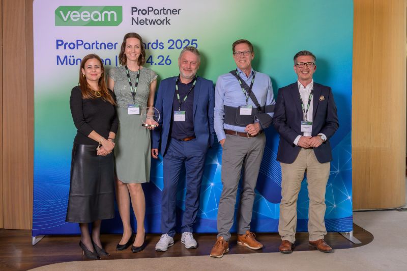 TD SYNNEX Germany team receives Distributor of the Year award from Veeam Software at the 2025 ProPartner Awards in Munich.