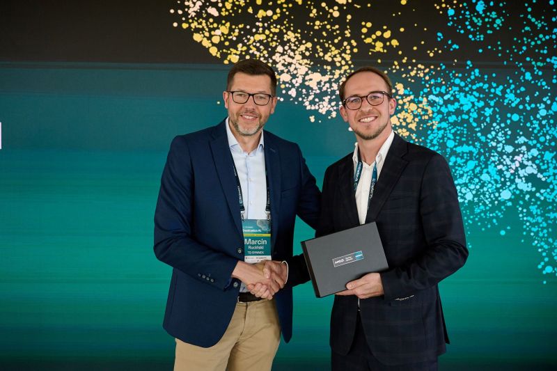TD SYNNEX Poland receives AMD's Strategic Distributor award in Warsaw (1/3).