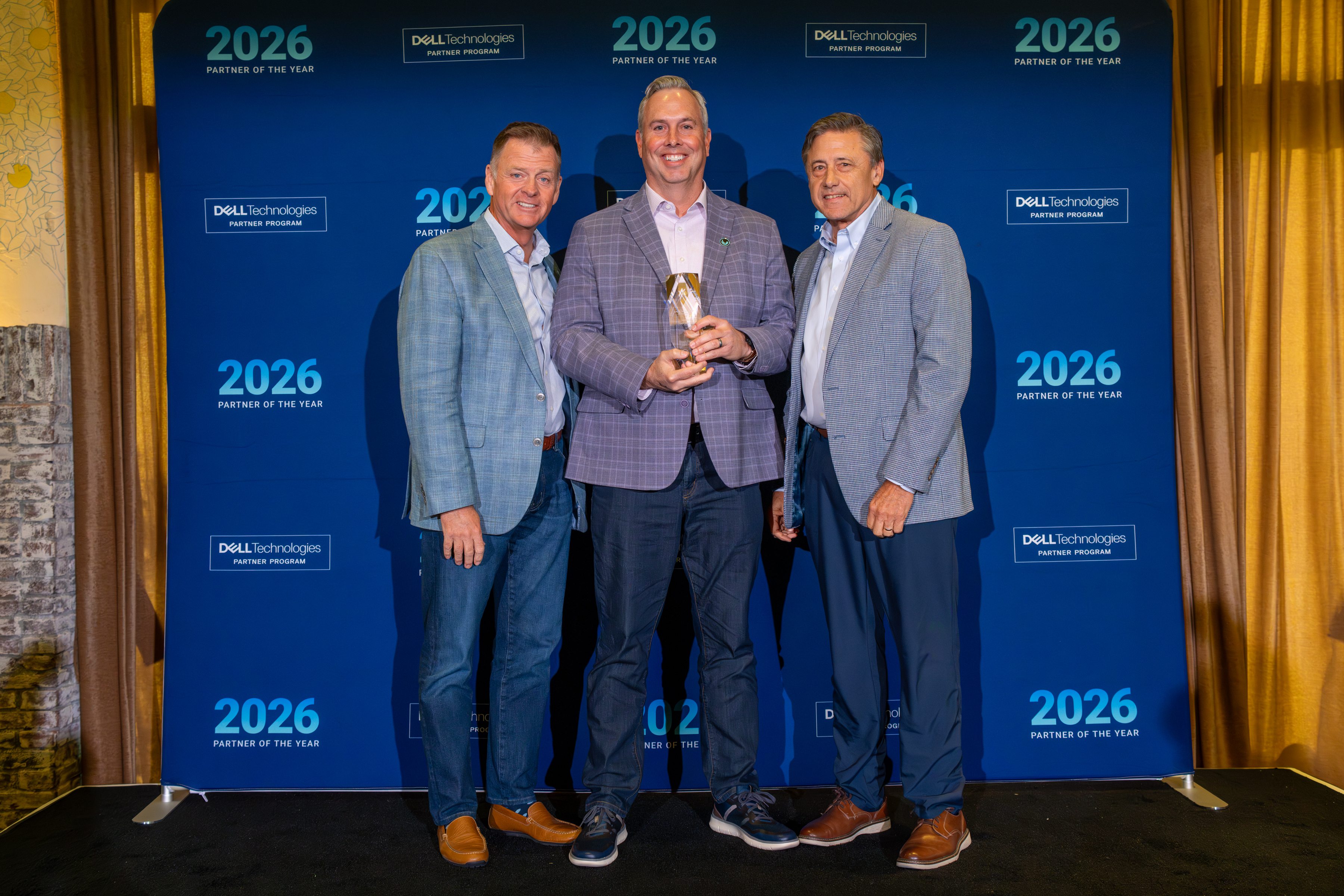 TD SYNNEX Latin America team accepts Growth Distributor of the Year award from Dell at Dell Technologies World event (3/3).