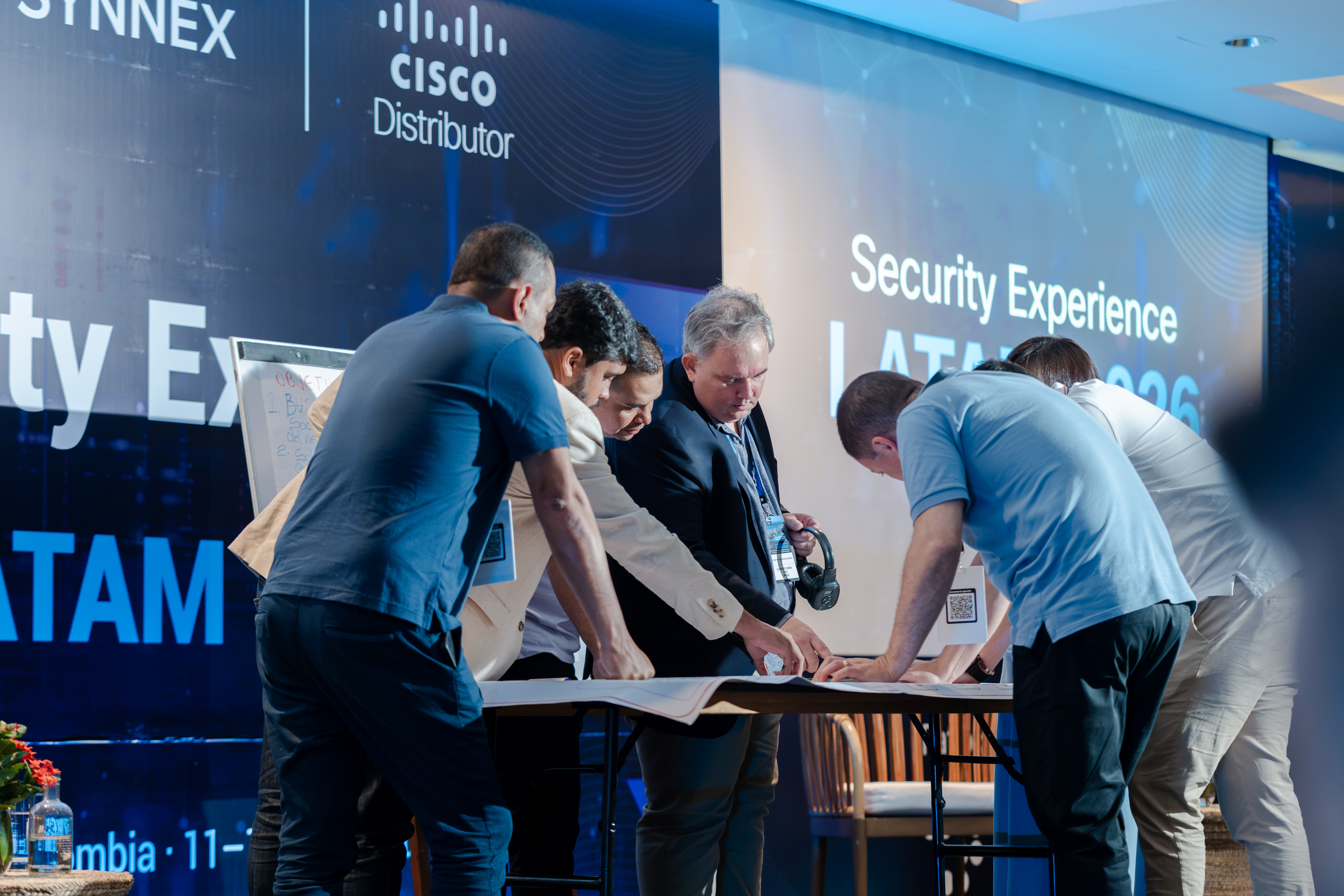 TD SYNNEX technology experts collaborate together on stage at the Security Experience LATAM event.